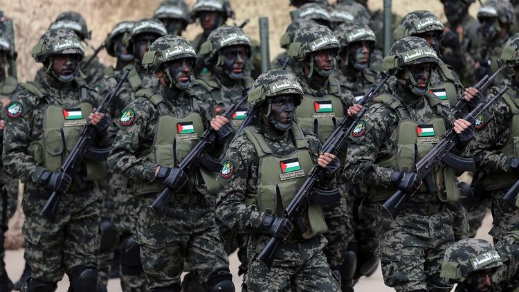 Miembros del grupo terrorista Hamas (Reuters/ Ibraheem Abu Mustafa)