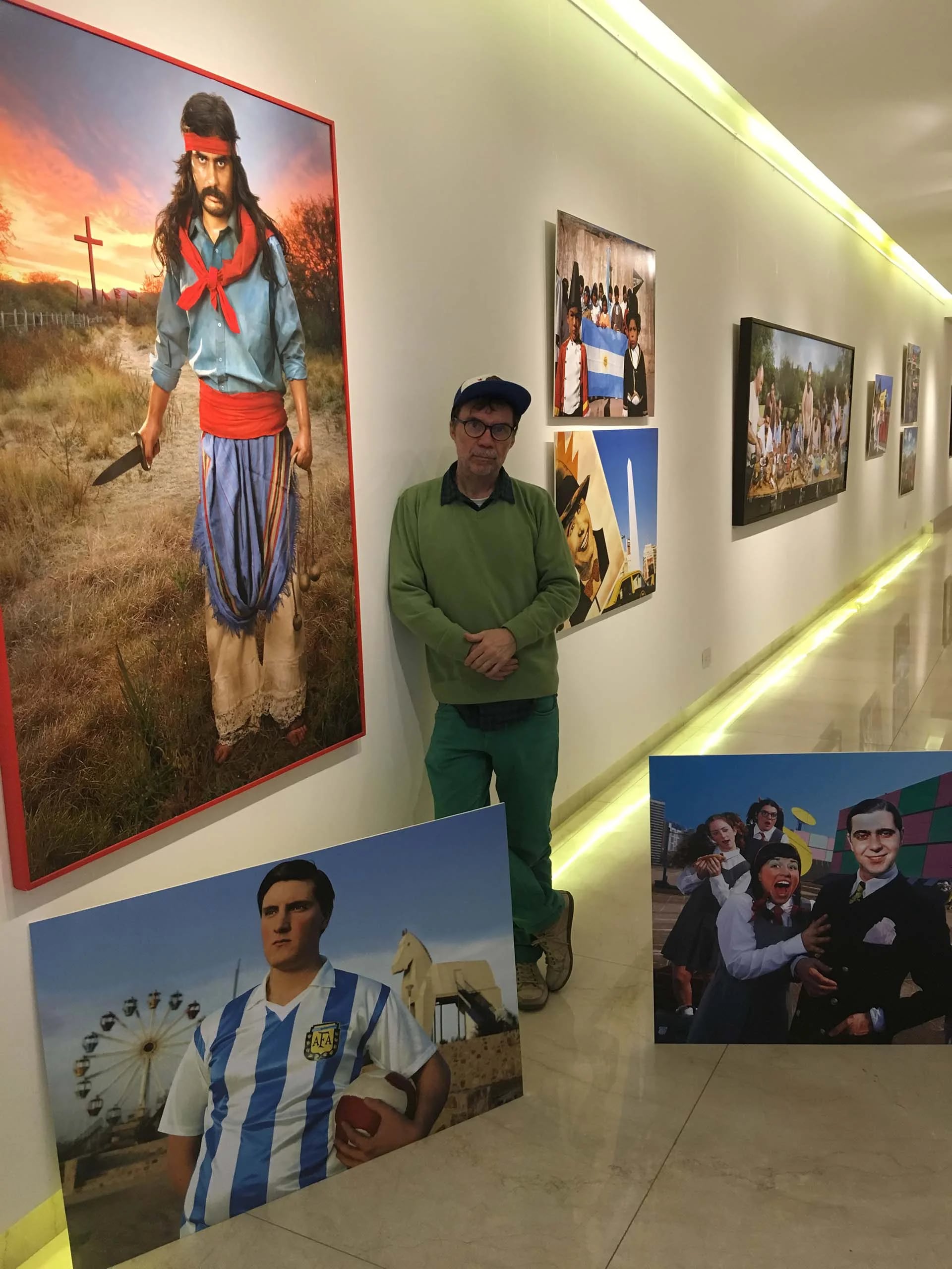 Marcos López se encuentra exponiendo sus trabajos en Galería Paraná Seguros en Microcentro.