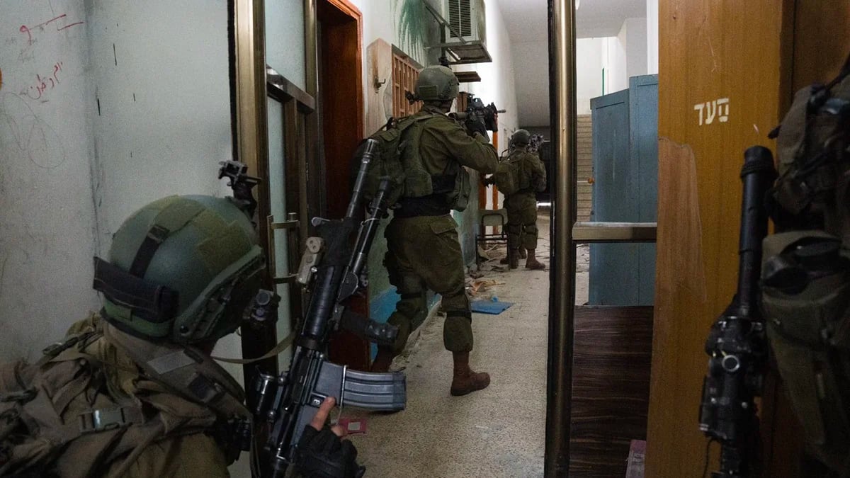 Sigue la batalla de los hospitales en Gaza: Israel detuvo a 500 terroristas en Al Shifa y abatió a 20 en el Al Amal