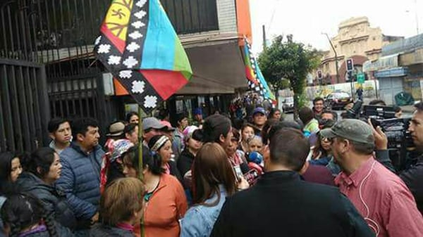 Comunidades mapuches tomaron una oficina del Gobierno chileno