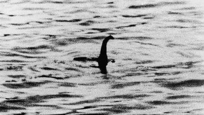Esta es la foto más famosa del Monstruo del Lago Ness, que fue tomada en 1934 pero 60 años después se confirmó que era falsa. (Getty)
