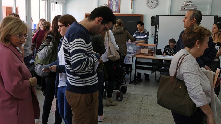 Uno centro de votación en Madrid, capital española (REUTERS/Susana Vera)