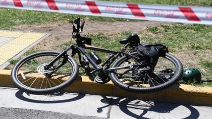 Después del crimen, el menor dejó tirada la bicicleta en Madero y San Martín (Maximiliano Luna)