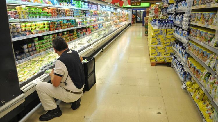 Los propietarios de los supermercados -como cualquier otra asociación que ejerce una actividad lícita- deberían estar facultados para establecer contratos con quienes quieran y en los términos que libremente acuerden