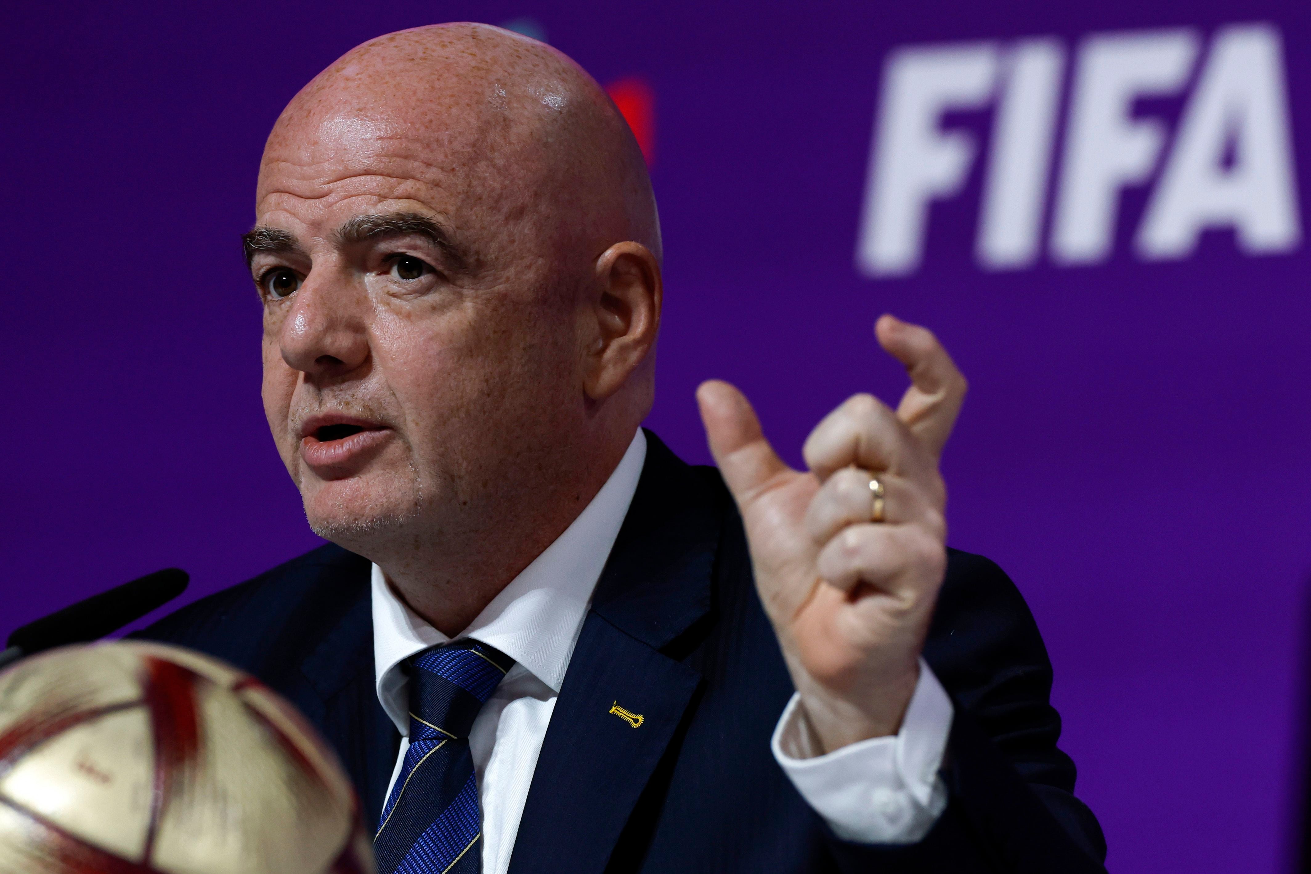La FIFA considera realizar partidos de ligas nacionales fuera de sus fronteras como parte de una revolución futbolística. EFE/ Alberto Estévez
