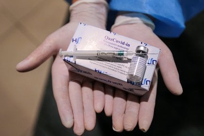 El inicio de la vacunación en varios lugares hace unos meses significó que los gobiernos relajaron las restricciones demasiado pronto (Foto: Reuters/Pavel Mikheyev)
