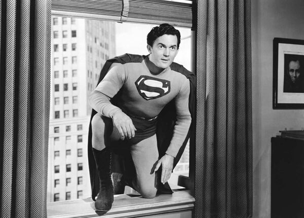 Kirk Alyn, el primer Superman en el cine (1948), a través de un serial de 15 episodios