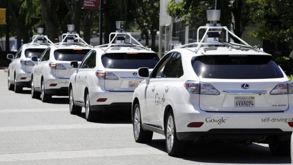 Google anunció que contratará personal para medir el rendimiento de su autos