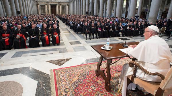 El papa Francisco encabeza una reunión en la Santa Sede (AFP)