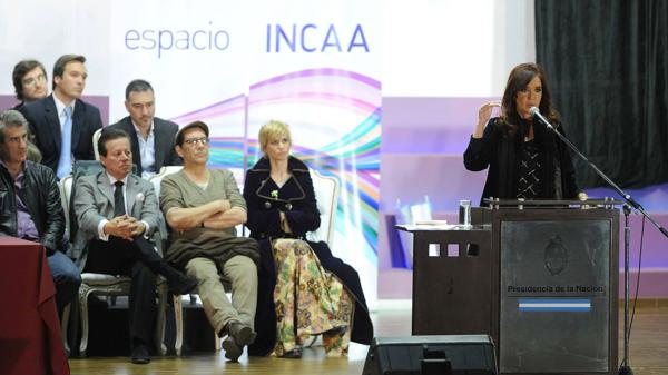 Acto de Cristina Kirchner durante la reinauguración del cine Gaumont (foto de archivo – Télam)
