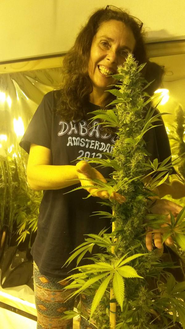 Laura Blanco, autocultivadora de marihuana
