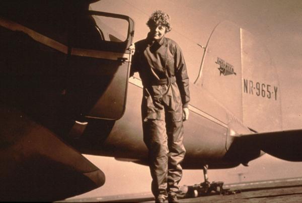 Earhart se habría comunicado al menos 100 veces por radio para decir su locación en una perdida isla del Pacífico