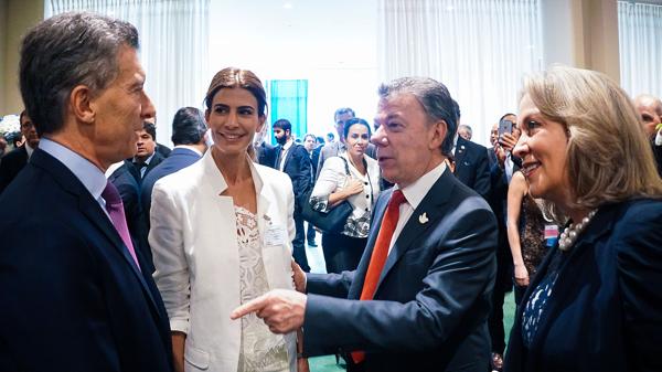 Mauricio Macri y Juliana Awada junto a Juan Manuel Santos y su esposa, María Clemencia Rodríguez