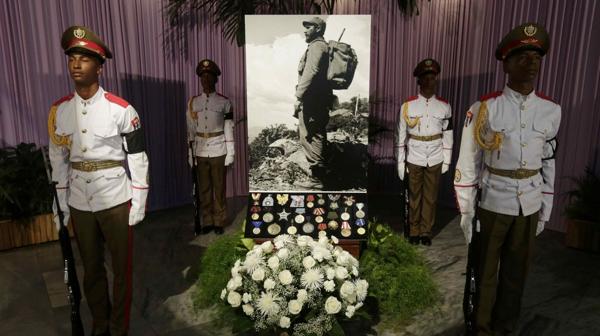 En el memorial de José Martí se exhibieron fotos de Castro y sus insignias militares (Reuters)
