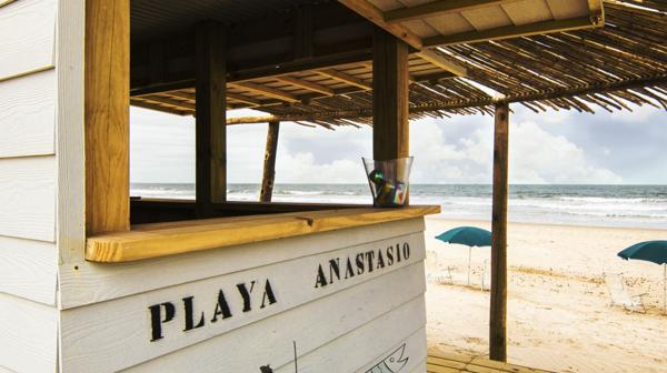 La clave de los beach clubs es disfrutar de una playa prácticamente privada que ofrece todo el confort de un hotel.