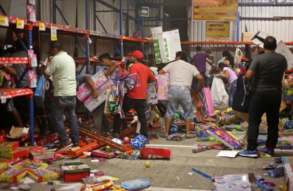 Saqueos en una tienda de Veracruz (AP)