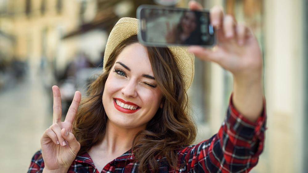 Resultado de imagen para selfies con simbolo de paz