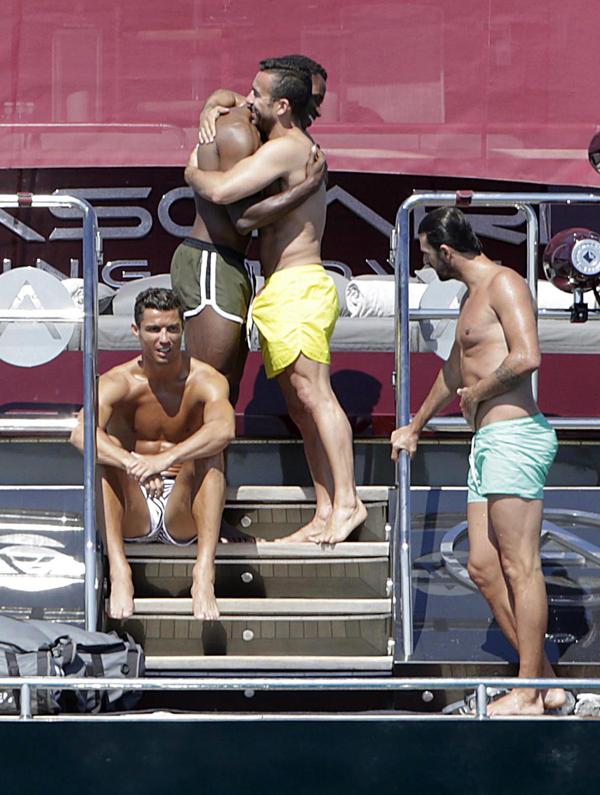 Cristiano Ronaldo estuvo en Ibiza con amigos antes de la Eurocopa y ahora regresó para festejar el título (The Grosby Group)