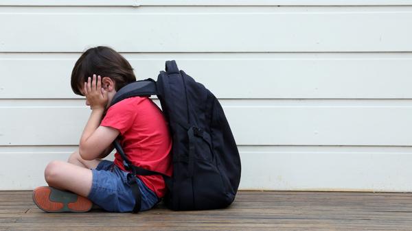 El acoso físico y psicológico puede dejar gaves secuelas en los niños (Shutterstock)