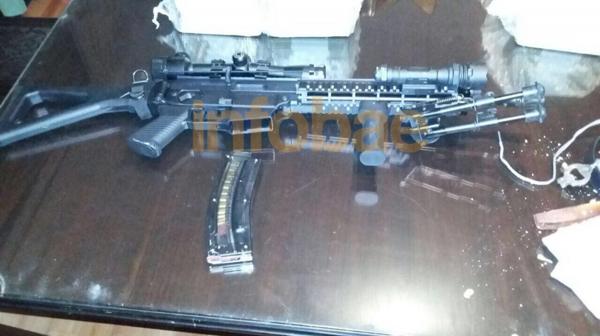 El fusil que llevaba en su auto José López es la única arma resgistrada.