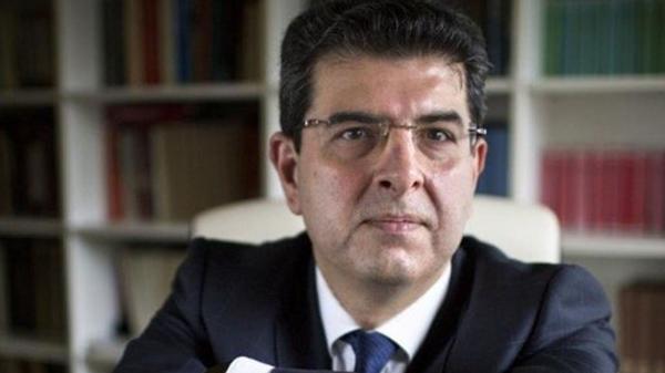 El jurista Afshan Ellian, es protegido por una decena de guardaespaldas en Holanda.