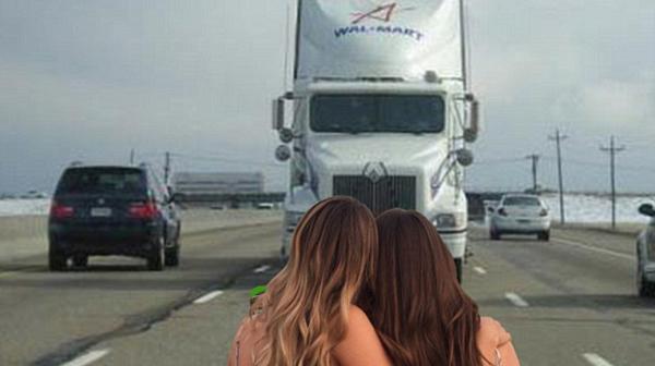 Con un camión viniendo de frente