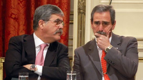 Julio De Vido y Ricardo Jaime, dos de los ex funcionarios con más causas penales por corrupción en trámite ante laa Justicia. (NA)