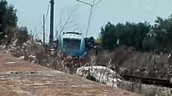 El trágico accidente entre dos trenes se produjo en una línea de vía única en una zona deshabitada.