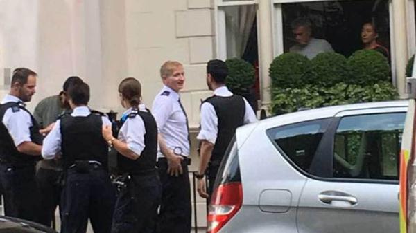 Las cámaras captaron el momento en que el técnico vio al ladrón