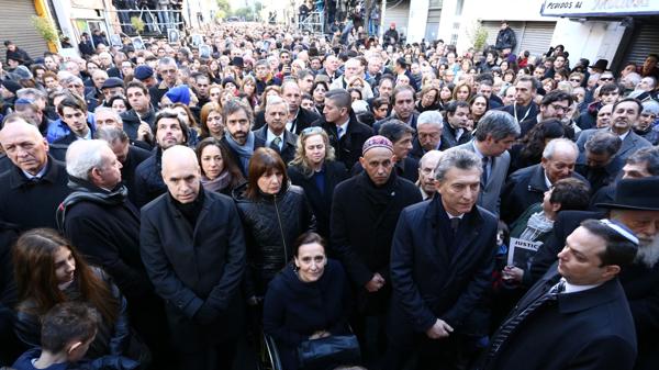 Mauricio Macri se retiró antes de que terminase el acto (Infobae)