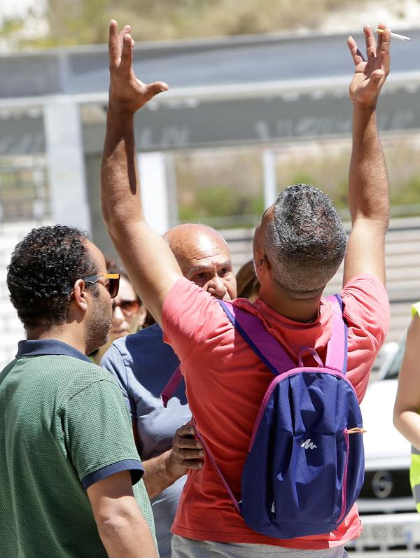 “¡Los dos!, ¡los dos!”, fue el grito que salió desde lo más profundo de Tahar Mejri en la tarde de ayer domingo, en Niza (AP)