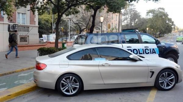 Hacía aproximadamente un mes que el auto permanecía “dormido” en el estacionamiento