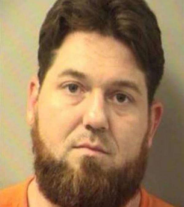 Christopher Wimmer creyó que intercambiar selfies de personas inconscientes era divertido. Quedó detenido