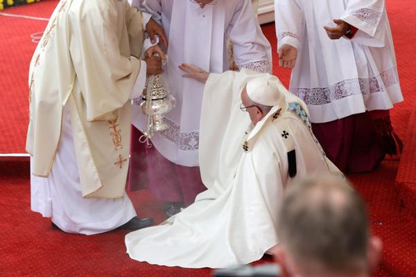 El Sumo Pontífice no sufrió lesiones (AP)