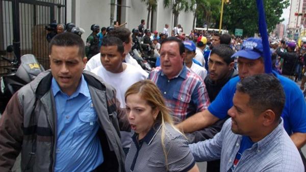La legisladora Clara Mirabal fue perseguida por los agresores