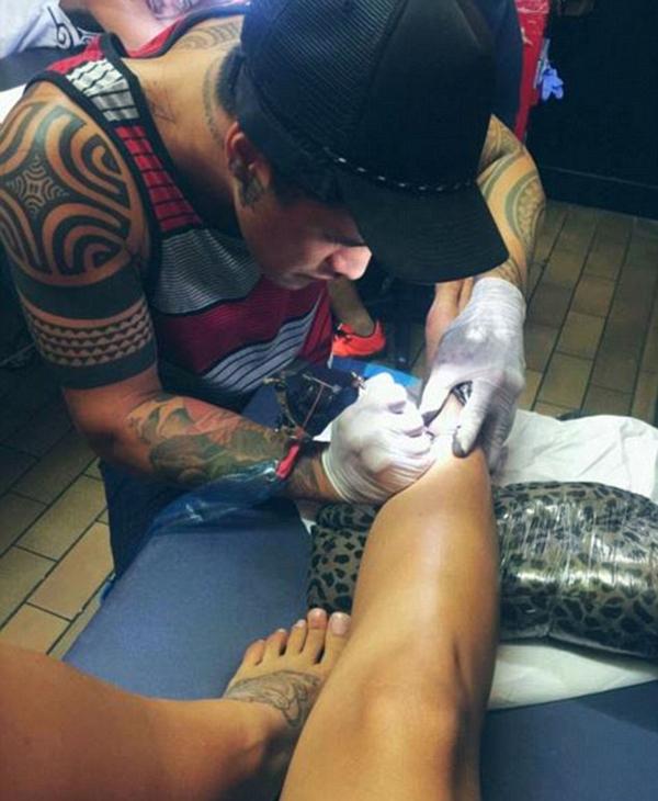 Roberge se hizo otro tatuaje en su pie para “la suerte de los viajeros”