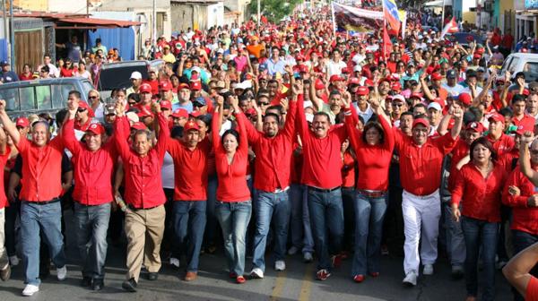 El oficialismo también convocó a una marcha