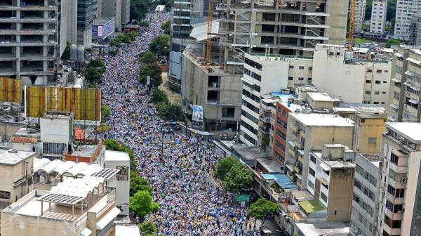 Los venezolanos salieron masivamente a las calles para protestar contra Nicolás Maduro (AFP)