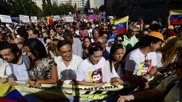 Miles de venezolanos marcharon este domingo en la capital de España (AFP)