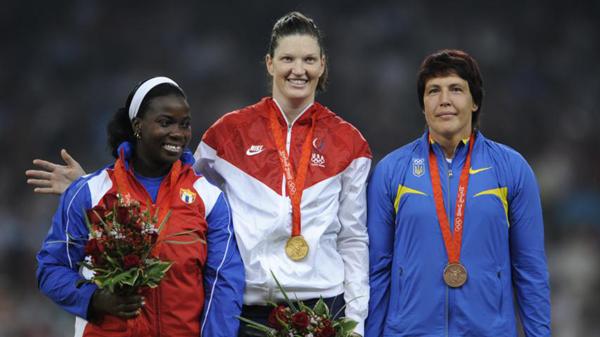 Stephanie Brown Trafton, medalla de oro y Olena Antonova medalla de plata (AFP)