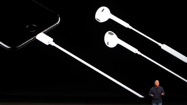 Se elimina el conector Jack. Se seguirá usando el puerto Lightning (Reuters)