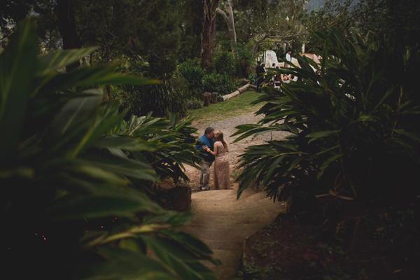 La última foto juntos: Tim y Jeni, durante la boda de su hija Michele con Luis, en Costa Rica. Minutos después moriría de un ataque cardíaco