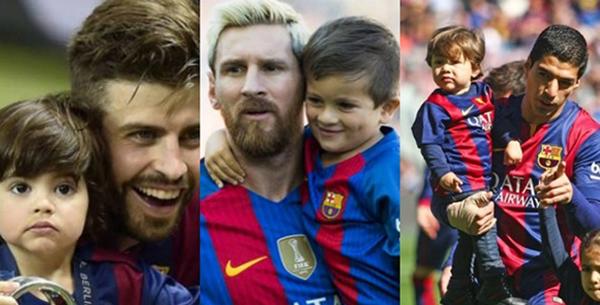 Gerard Piqué, Lionel Messi y Luis Suárez junto a sus hijos