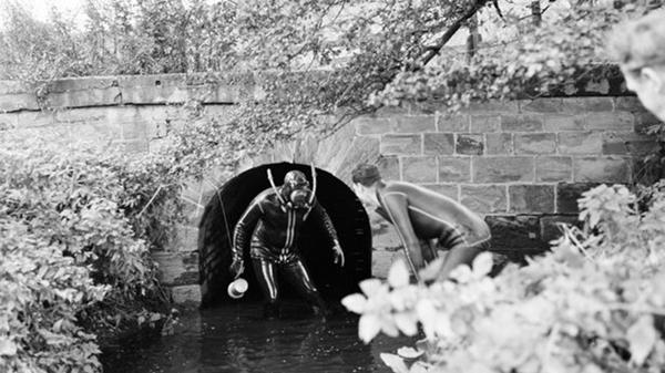 Los investigadores intentan hallar pruebas que conduzcan al asesino de Elsie Frost