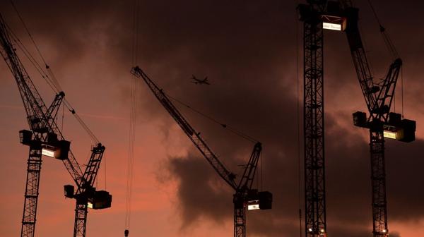 La OMS apuntó contra los modos ineficientes de transporte, la quema de combustible en los hogares, la quema de desechos, las centrales eléctricas y las actividades industriales (Reuters)