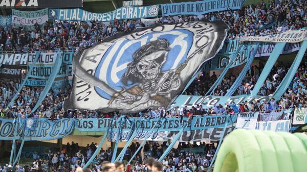 La hinchada de Belgrano en Brasil siguiendo al equipo (EFE)