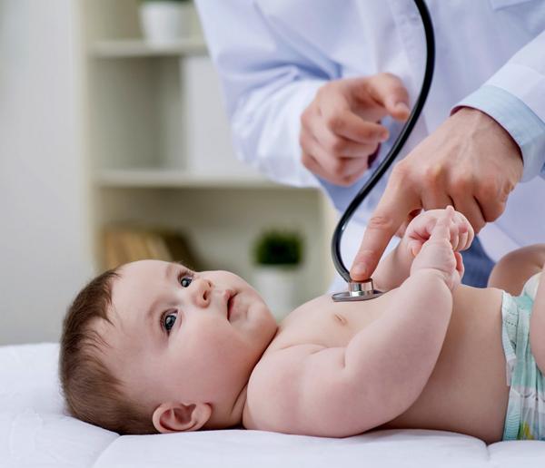 El 25% de los bebés deben operarse antes de los 28 días de vida (iStock)