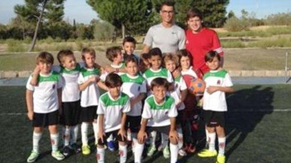 Cristiano Ronaldo asistió al primer partido de su hijo con el Pozuelo