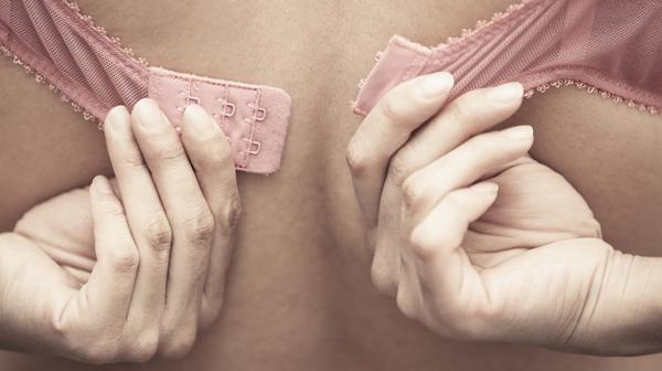 Usar un talle inadecuado de corpiño puede ser perjudicial para la salud (IStock)