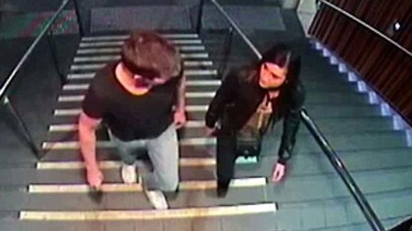 En las primeras horas de la madrugada del 8 de agosto de 2014, ambos ingresan al apartamento de Tostee en Gold Coast